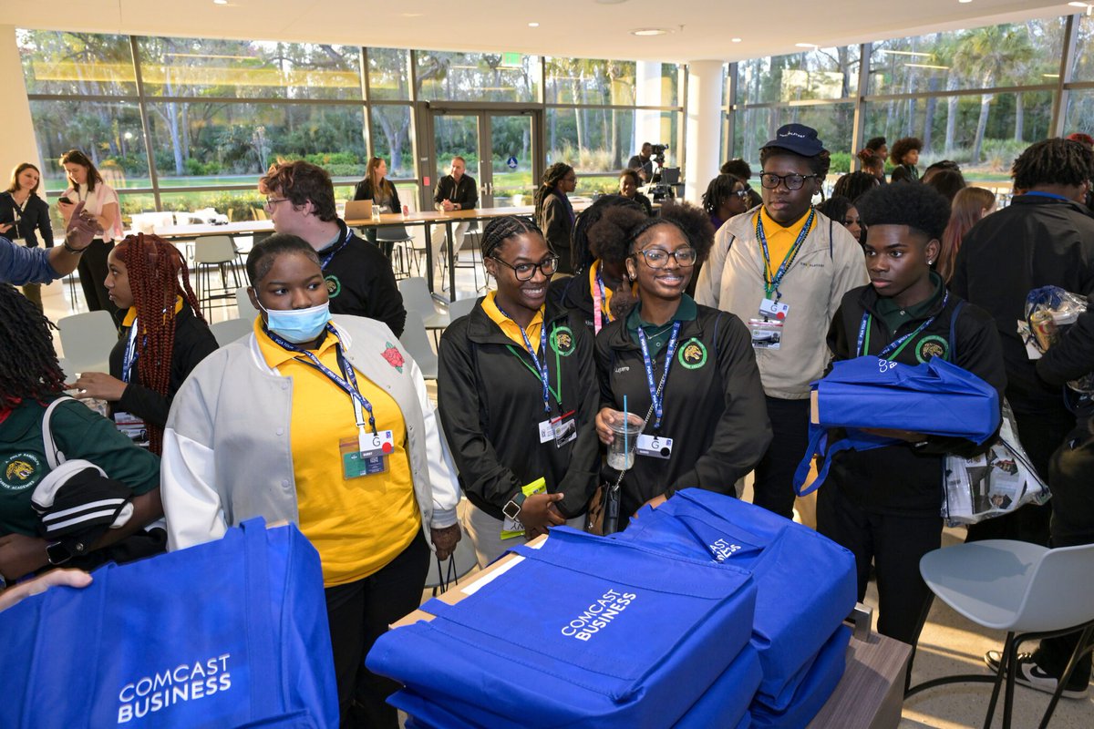 DuvalSchools's tweet photo. 50 #TeamDuval students surprised with laptops at @THEPLAYERSChamp’s “Tee Up Your Future” event with @ComcastFL.  

Full Story: https://t.co/hVvTOuJQKV  

#CTE #ComcastBusiness #StudentSuccess #TeeUpYourFuture https://t.co/PVZoQXEFWS