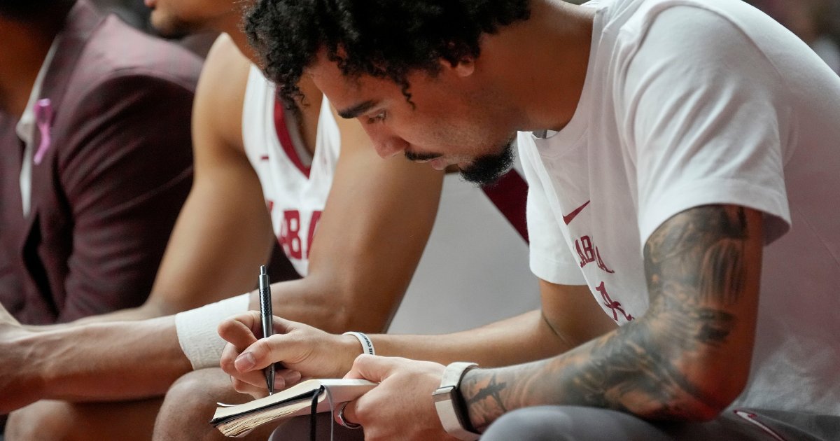 Note-taking senior guard Houston Mallette sees redshirt season with Alabama basketball as a blessing.

"It's honestly one of the best years I've had in my life. ... I'm really happy and blessed to be in this position and be here."

🔗 on3.com/teams/alabama-… (On3+)