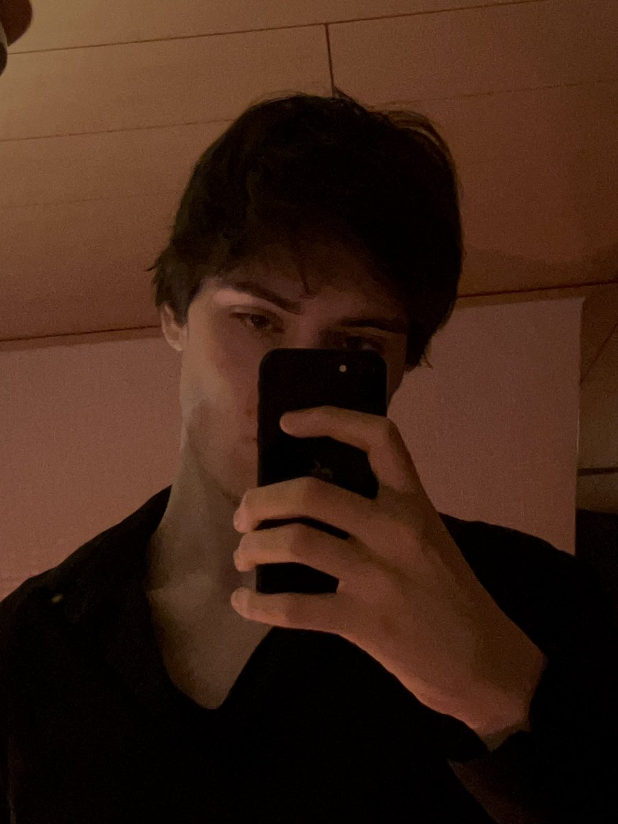 Pyker_1's tweet image. POV you are my mirror
