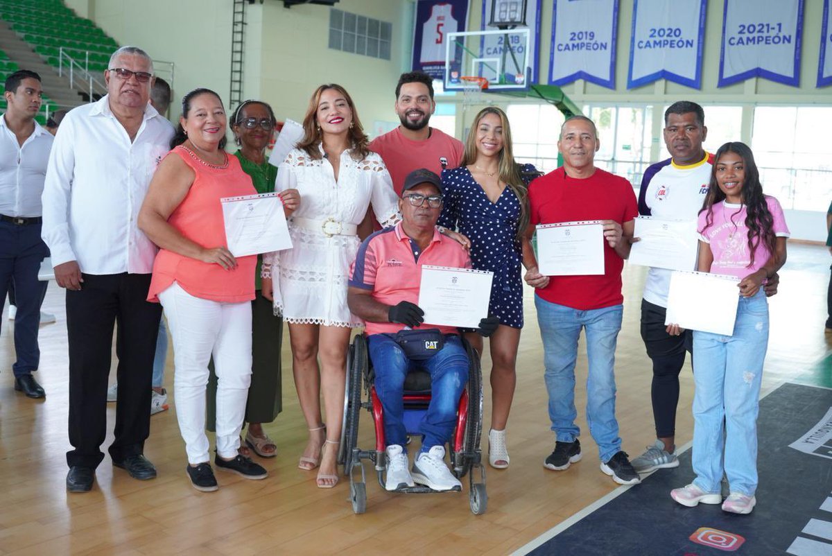 Jackierojass11's tweet photo. Estoy muy feliz de haber participado en la  certificación de 23 entrenadores deportivos por competencias laborales, validando los conocimientos que han adquirido a lo largo de su vida 🏋️💪🏽

Soñamos con certificar muchos más. Atentos a mis redes 😍 https://t.co/sGEY63dnnw
