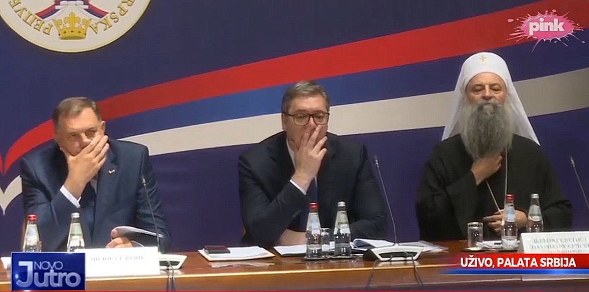 Кур да пушат сите политичари