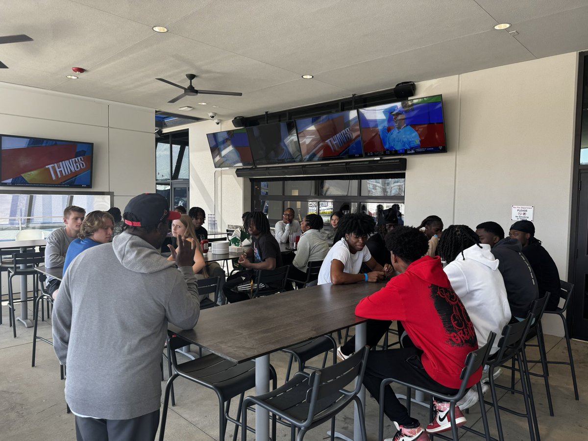 TrackBuford's tweet image. Big S/o to our main guy @Coach_Davis22 for treating his seniors to some good vibes and good food this afternoon! Thank you to Andretti for hosting the Wolves! You love to see it! @rona1d8 @CoachDre_ @Coach_Thompson_ @AAC_Secretary  #Family #RunWithTheWolves🐺