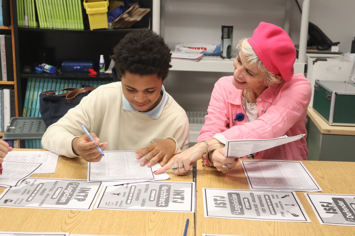 gstarschoolarts's tweet image. Need help with English class or preparing for the SAT?  Come see Ms. Atchinson on Wednesdays or Fridays afterschool from 3PM-6PM! 📚⭐️

#GStar #GStarSchoolOfTheArts #SATPrep #Tutoring #ArtSchool #ArtStudents