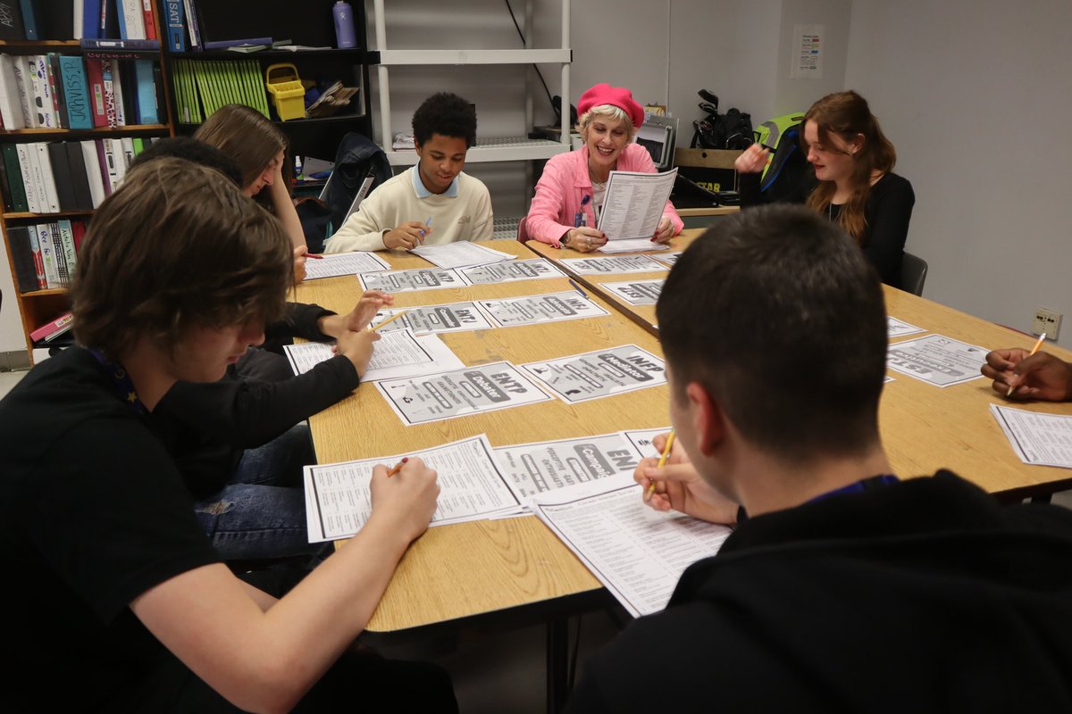 gstarschoolarts's tweet image. Need help with English class or preparing for the SAT?  Come see Ms. Atchinson on Wednesdays or Fridays afterschool from 3PM-6PM! 📚⭐️

#GStar #GStarSchoolOfTheArts #SATPrep #Tutoring #ArtSchool #ArtStudents