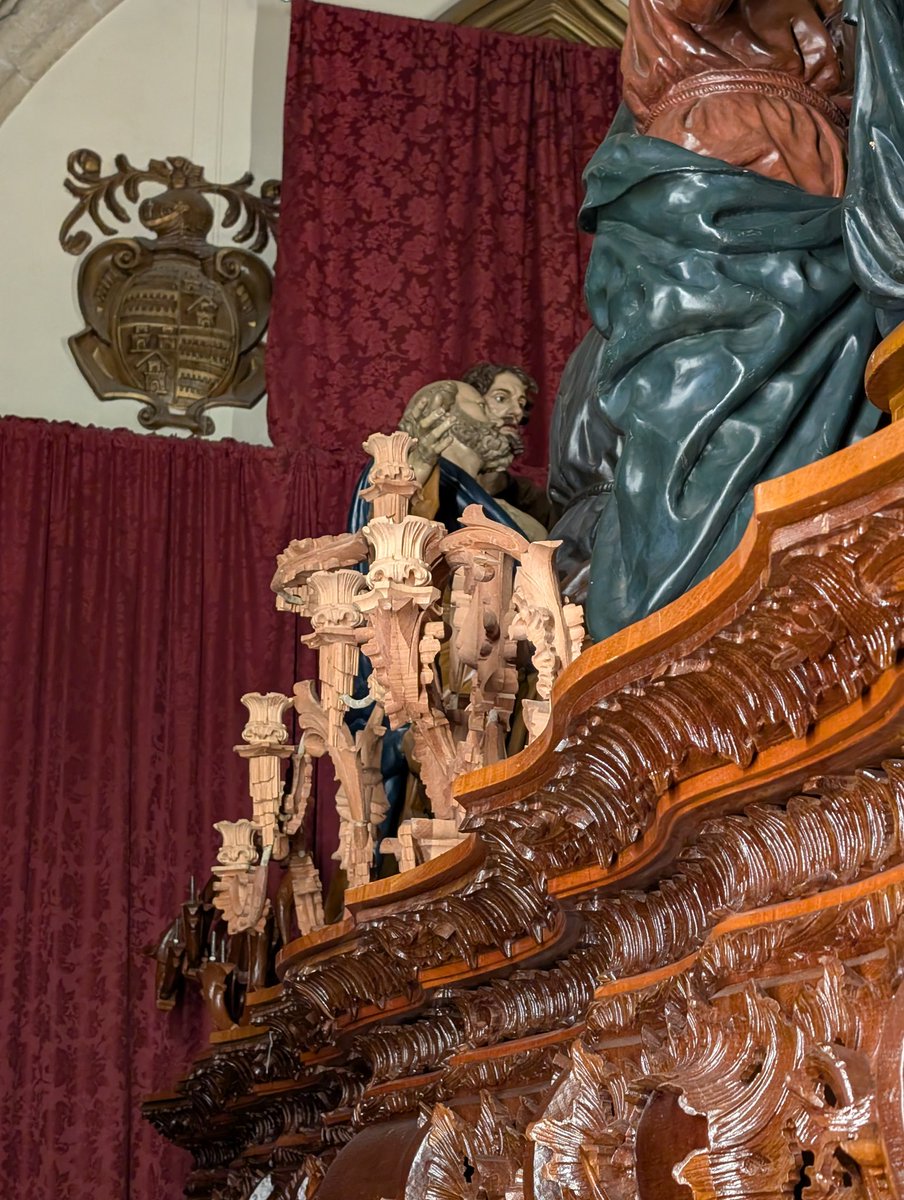 Señales.
La Cena ya en su paso.
Y con el estreno de candelabros en los laterales a nivel medio.