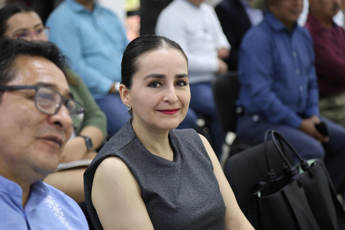 Tribunal Estatal Electoral BCS (@teebcs) on Twitter photo #EntéraTEEBCS 🔊
⚪ Asistió la Magistrada Presidenta, Sara Flores de la Peña, a la conferencia Magistral "Poblamiento temprano de la Península de Baja California Sur", impartida por la Arqueóloga Harumi Fujita K. Investigadora del (INAH), misma que se desarrolló en <a href="/CongresoBCS/">Baja California Sur</a> #EntéraTEEBCS 🔊
⚪ Asistió la Magistrada Presidenta, Sara Flores de la Peña, a la conferencia Magistral "Poblamiento temprano de la Península de Baja California Sur", impartida por la Arqueóloga Harumi Fujita K. Investigadora del (INAH), misma que se desarrolló en <a href="/CongresoBCS/">Baja California Sur</a>