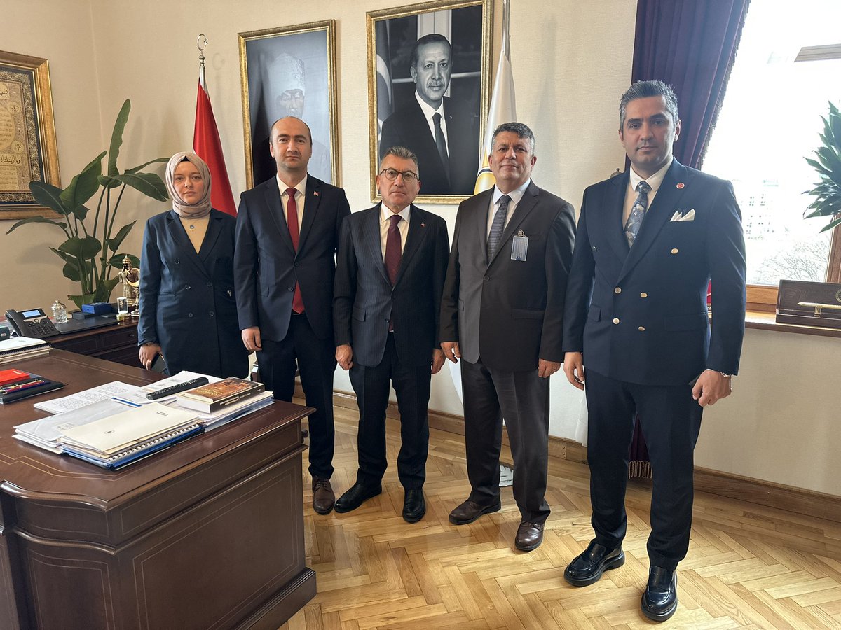 vergimufder's tweet photo. 📍 TBMM 

Denetim Camiası Dernekleri Yöneticileri ve Merkez Kariyer Uzman Dernekleri Yöneticileri ile birlikte Ak Parti Grup Başkanı Sn. Abdullah GÜLER ziyaret edilmiştir. 

Ziyarette denetim camiası ve kariyer meslek mensuplarının özlük haklarına ilişkin beklentileri aktarılmış ve destekleri talep edilmiştir.

Devletin önemli görevini ifa eden meslekler hakkında beklenen gelişmenin kararlı bir bakışla gerçekleştirilmesi talebi tekraren iletilmiştir. 

#kararlıduruşbekliyoruz

@avabdullahguler 
@HMBakanligi 
@memetsimsek 
@ilhan_hatipoglu 

��🏼👇🏼👇🏼