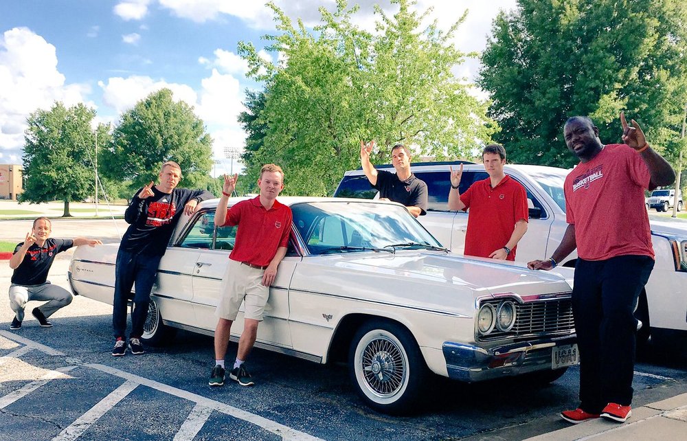 DrHunterTaylor's tweet photo. This picture could be a poster for the @Big12Conference. https://t.co/rzbHk1T2T0