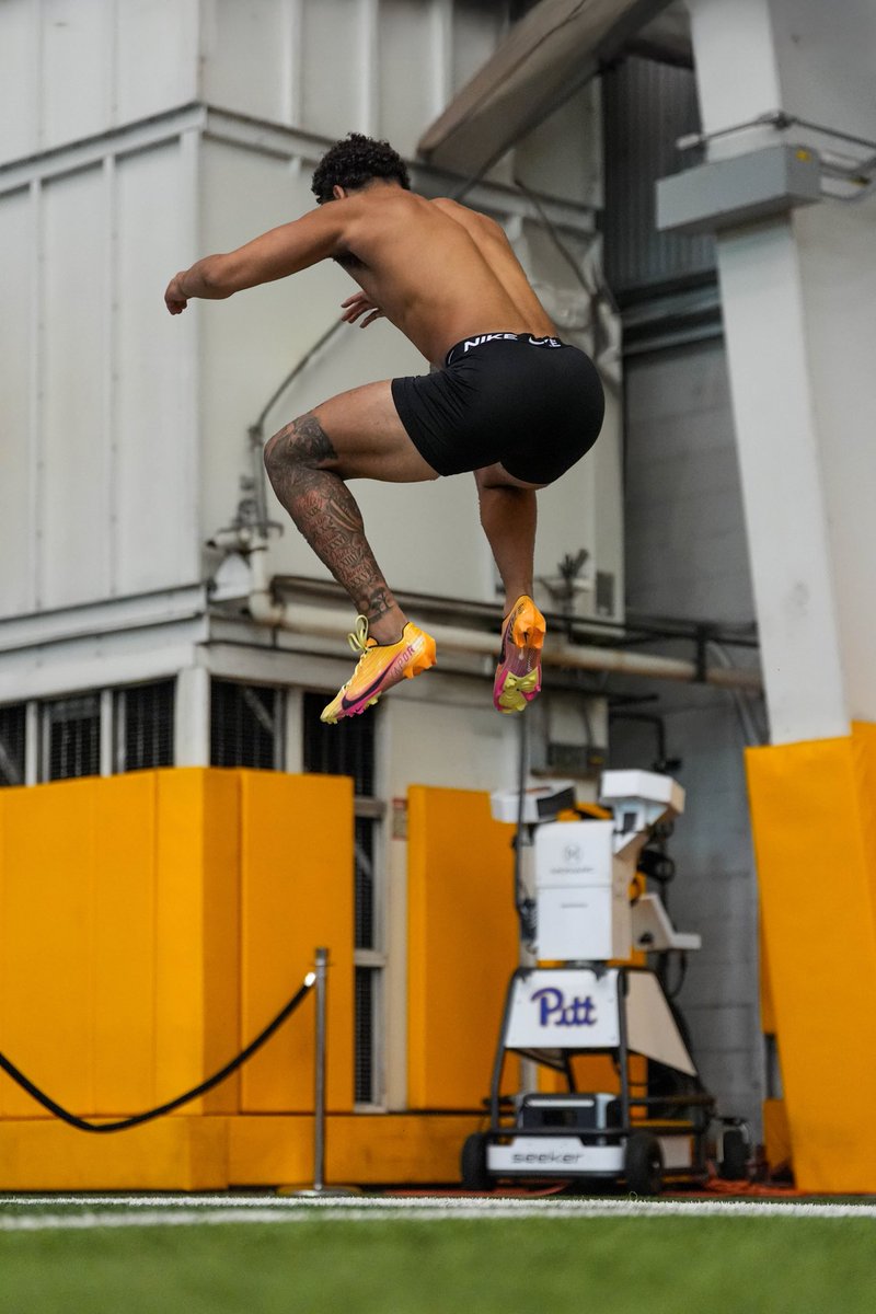 Pitt_ATHLETICS's tweet photo. Every 10 reposts &amp; @donovanmcmillo3 will jump higher ⬆️ https://t.co/m9C1pjiMhh