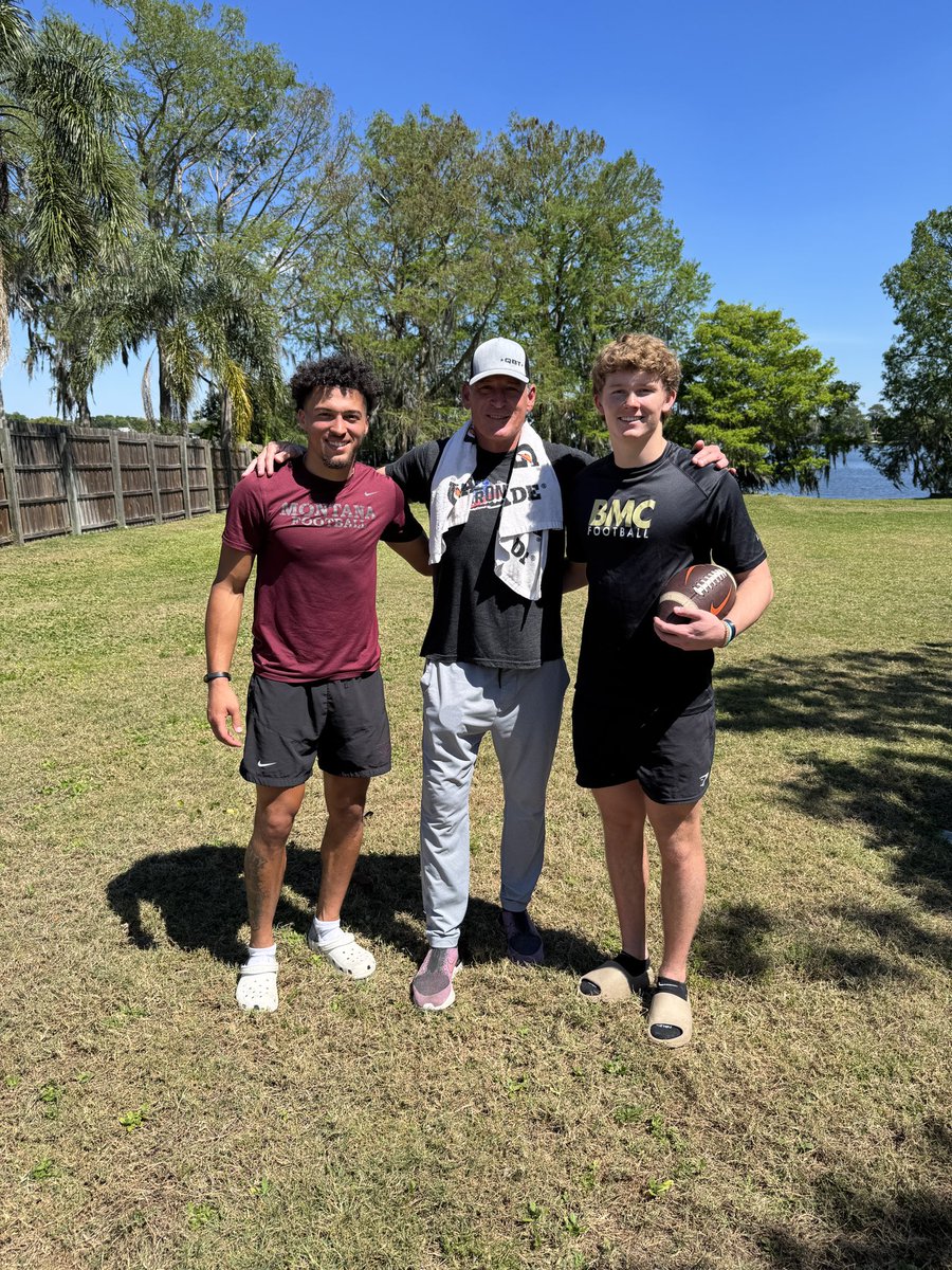 Jurgensen17's tweet image. Thank you @patohara17 and @K_Whitey_12 for today’s workout! @UVAFootball 🔷⚔️🔶 @CoachT_Lamb @jsperos @davisled84 @TrainDSP #WahooWa #GoHoos