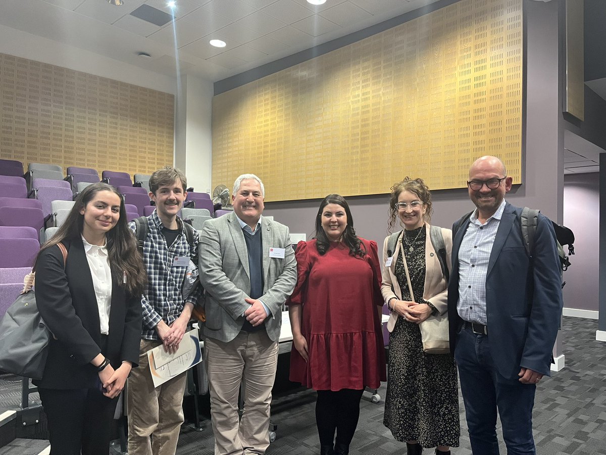 BSODR ECR meeting today, great job Cardiff! bsodr.org.uk/meetings-2/ecr… Plus a winner from RCSI our sister institution (!), and runner up Tomas Nicholas - a talented and research-active undergraduate at PDS. Undergraduate Tanya Naib also demonstrating her excellent clinical skills