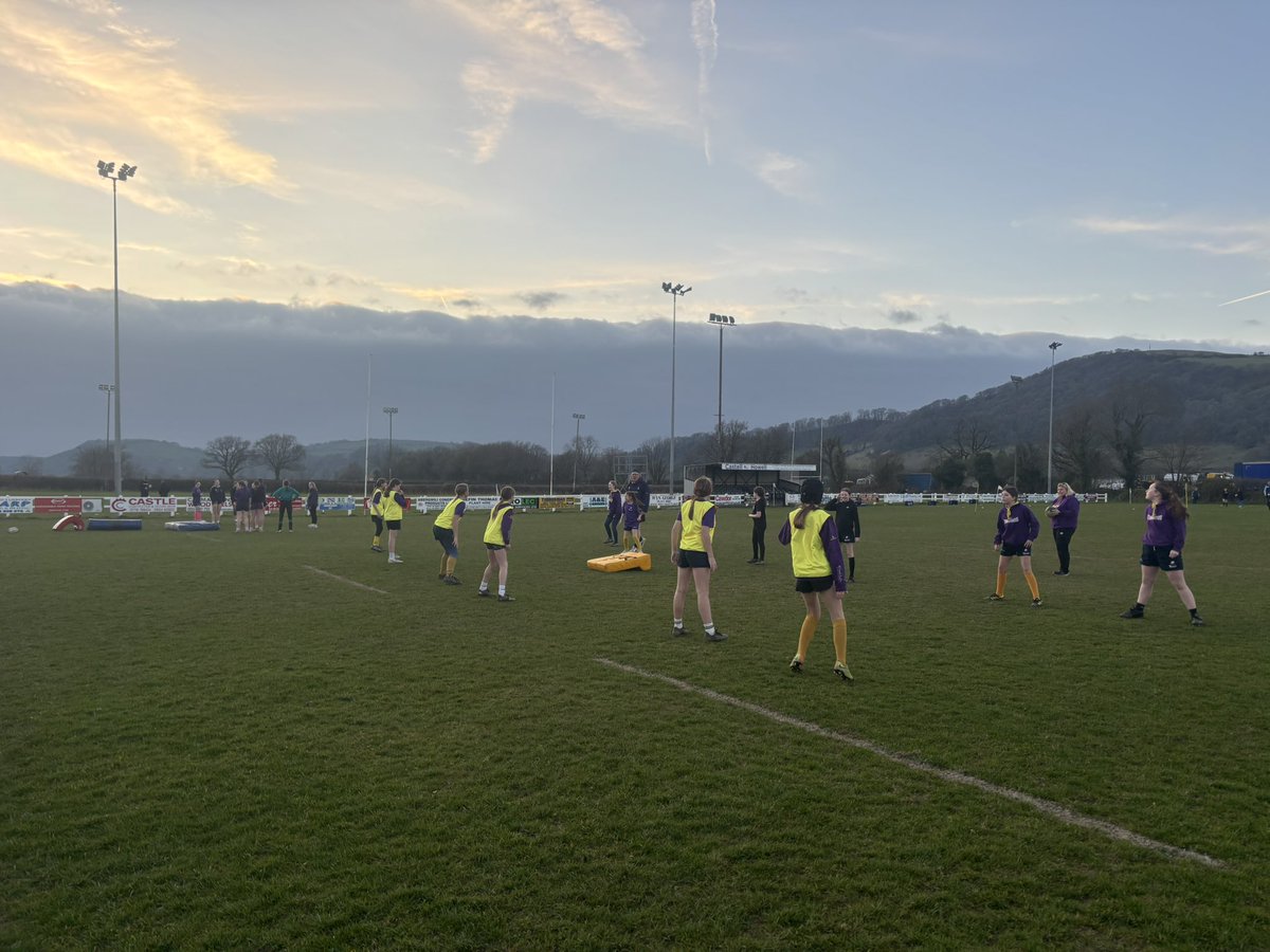 Nice to spend this evening down <a href="/NantgaredigRFC/">Nantgaredig RFC</a> watching  <a href="/TywiTornados/">TywiTornados</a> girls hub train tonight 🏉 The hub is growing with new girls joining every week💪🏼 Da iawn merched gadw ati. Every Wednesday down Nantgaredig RFC at 6pm come &amp; join &amp; bring a buddy 🏉💪🏼