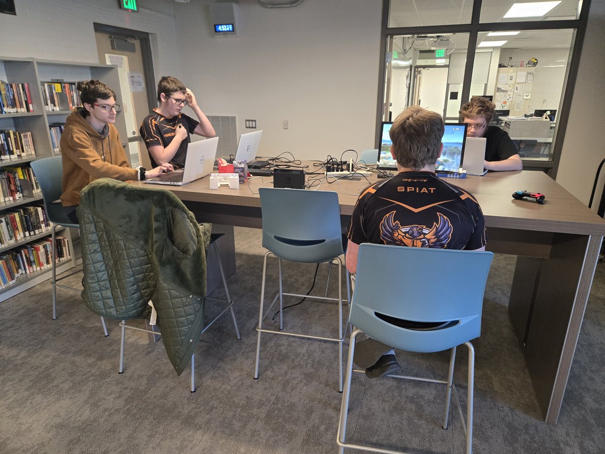 MrForsbergLHS's tweet photo. Lucky to get to hang out with our Super Smash Bros. teams during their @TheMHSEL matches today. Love seeing great Orioles competing for the Orange &amp; Black! #LHSRocks #GoOs https://t.co/4uHiDPKYba