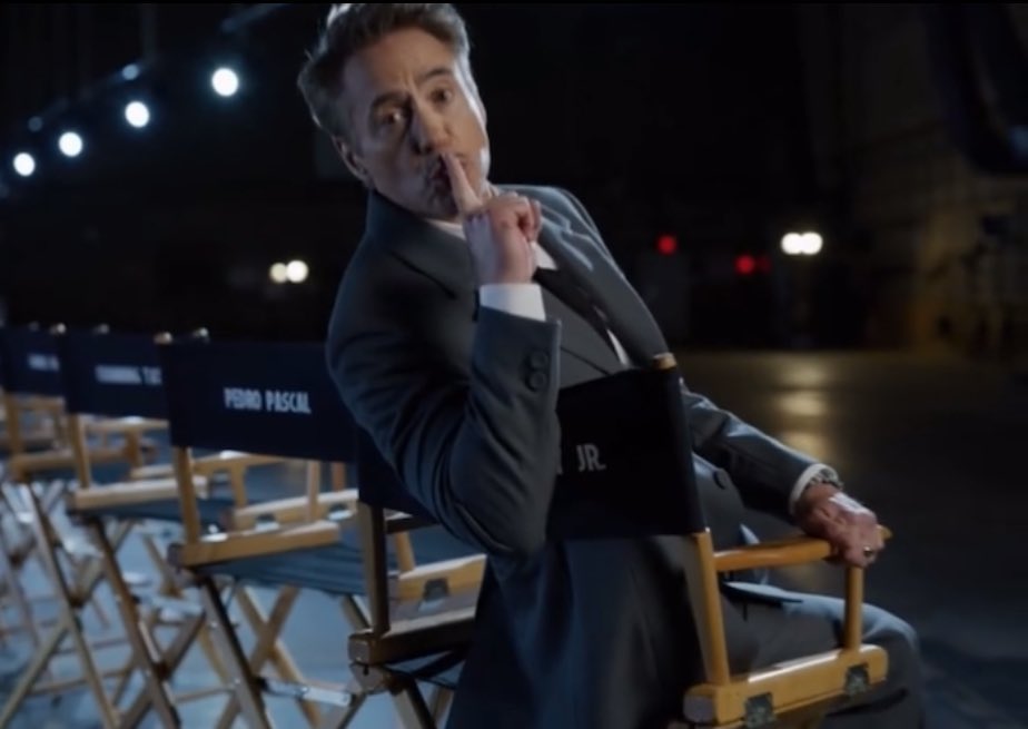 azuredowney's tweet photo. the ppl in front of me when i start sobbing as soon as rdj comes on screen in the theater https://t.co/ZGdt3nhXtM