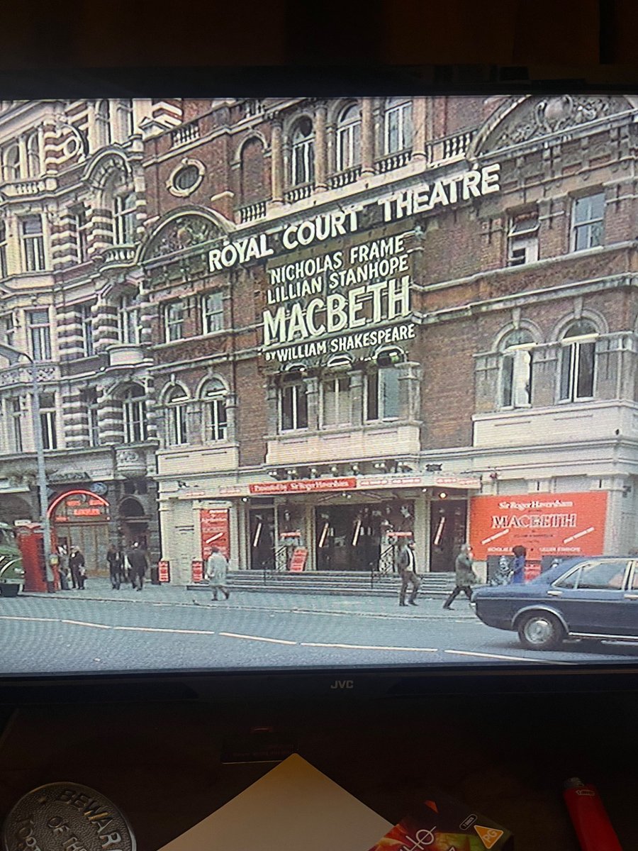 Casually watching some Wednesday night Columbo and LOOK WHO TURNED UP <a href="/mrdavebyrne/">David Byrne</a> <a href="/royalcourt/">Royal Court</a>
