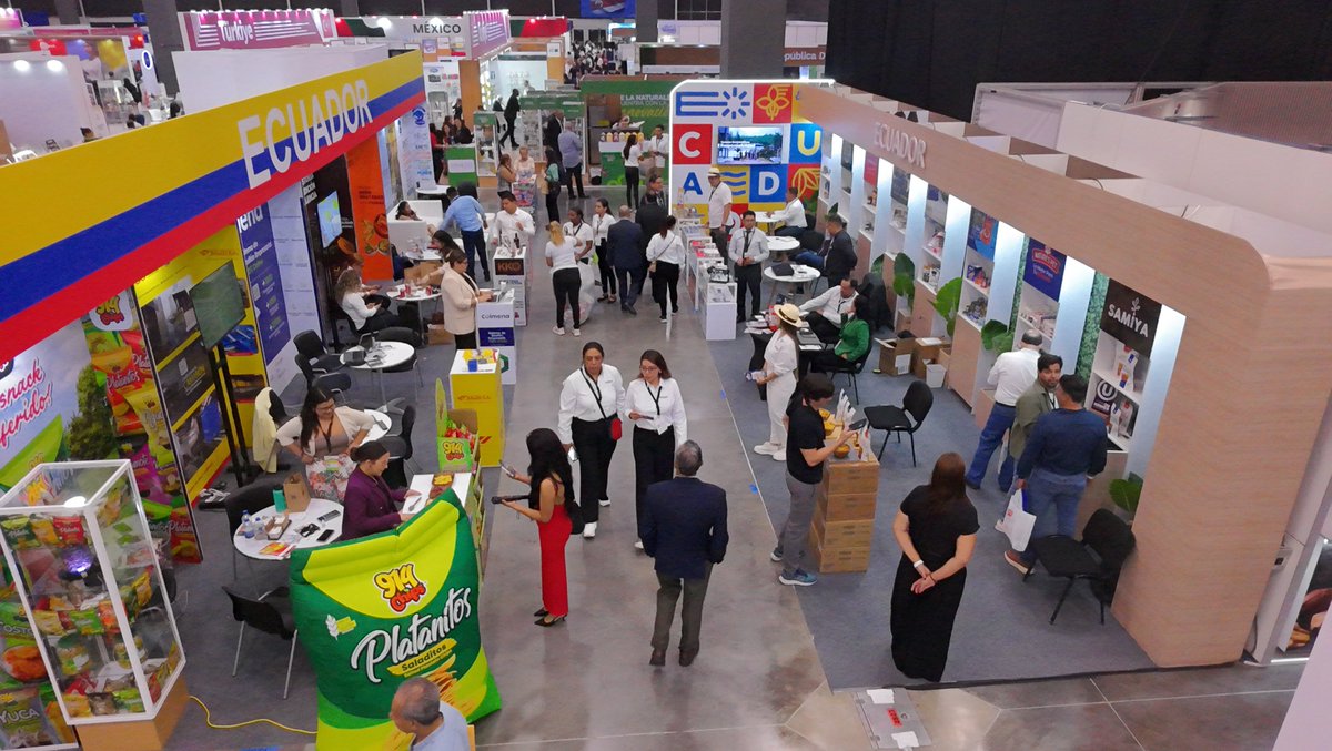 📸✨ ¡Así se vive #Expocomer! Un día lleno de conexiones, negocios y oportunidades que impulsan el comercio internacional. 🌍🤝 ¡Gracias a todos por ser parte de esta gran experiencia! 🚀🇵🇦 #Networking #NegociosSinFronteras