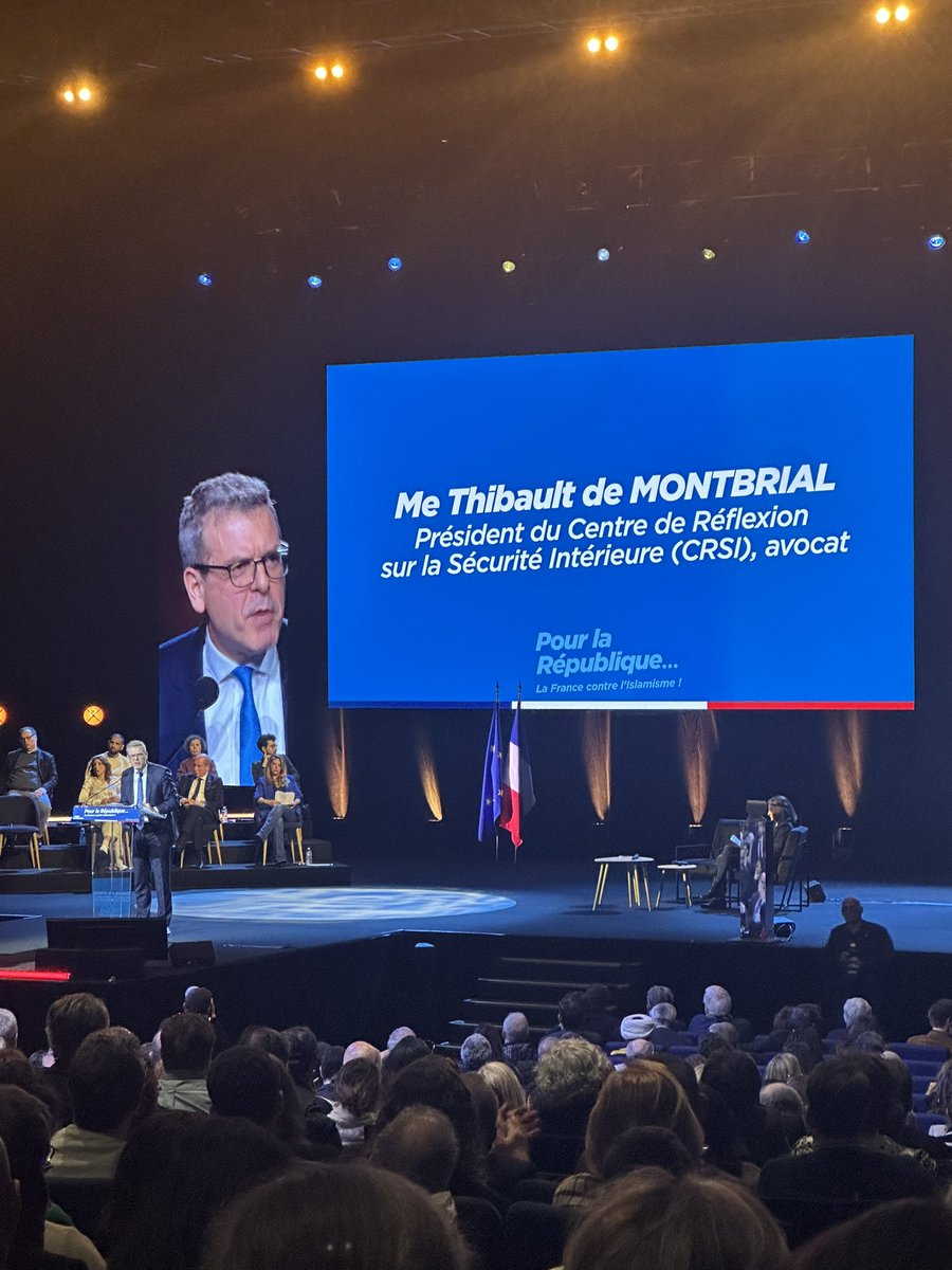 ovial's tweet image. Beaucoup de monde pour combattre l’islamisme qui menace la République et la France.

Hommage à #samuelpaty et total soutien #BoualemSansal
