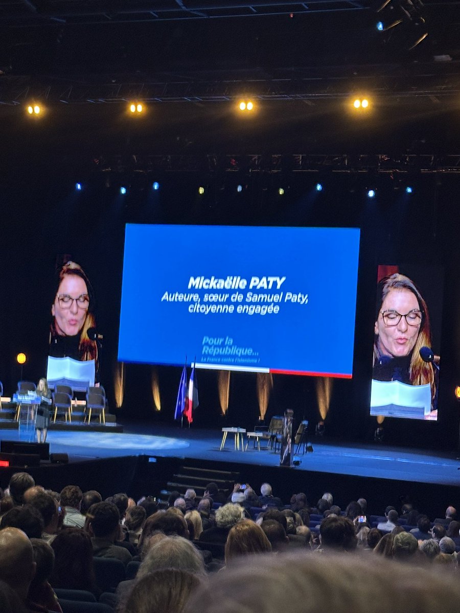 ovial's tweet image. Beaucoup de monde pour combattre l’islamisme qui menace la République et la France.

Hommage à #samuelpaty et total soutien #BoualemSansal