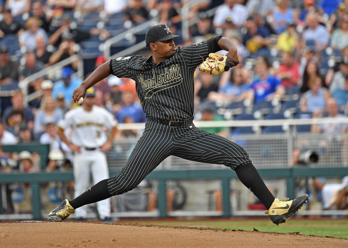 kennlandry's tweet image. Vanderbilt has had alums on the same MLB team before. Even guys on the same MLB pitching staff
But never two like Jack Leiter and Kumar Rocker, co-aces at Vandy, who have reunited in the big leagues after a few bumps in the road
"Setbacks help comebacks"
mlb.com/rangers/news/j…