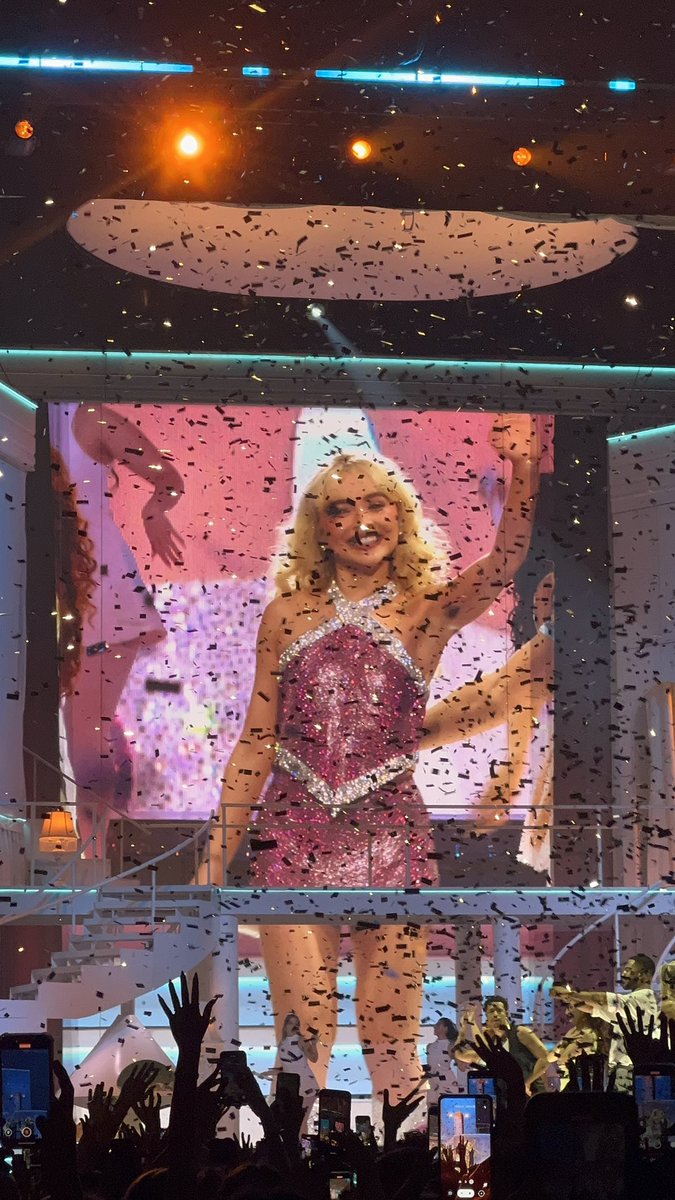 elisa 💙 tweet media