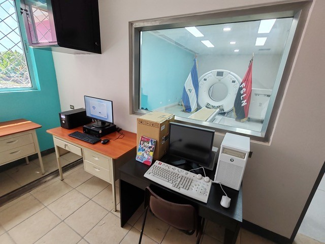 Con ustedes el primer equipo tomógrafo en llegar a la Costa Caribe Sur, al Hospital Regional Escuela Doctor Ernesto Sequeira de Bluefields, que realizará exámenes gratuitos a las familias de esta Región, sin tener que viajar a Managua.

Seguimos avanzando! 😎✌️

#Nicaragua