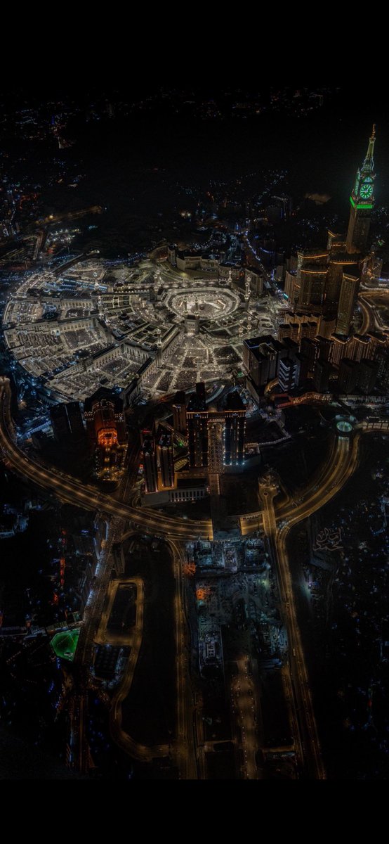 اللهم في هذه الليلة الشريفة .. احفظ بلادنا السعودية المباركة من شر الأشرار وكيد الفجار، اللهم ومن كادنا فكده، واجعل تدبيره تدميره.
اللهم أصلح ووفق واحفظ ولاة أمورنا، وارزقهما البطانة الناصحة، وأعز بهما الدين والملة، واجزهما عن الحرمين الشريفين، وعن الإسلام والمسلمين خير الجزاء .