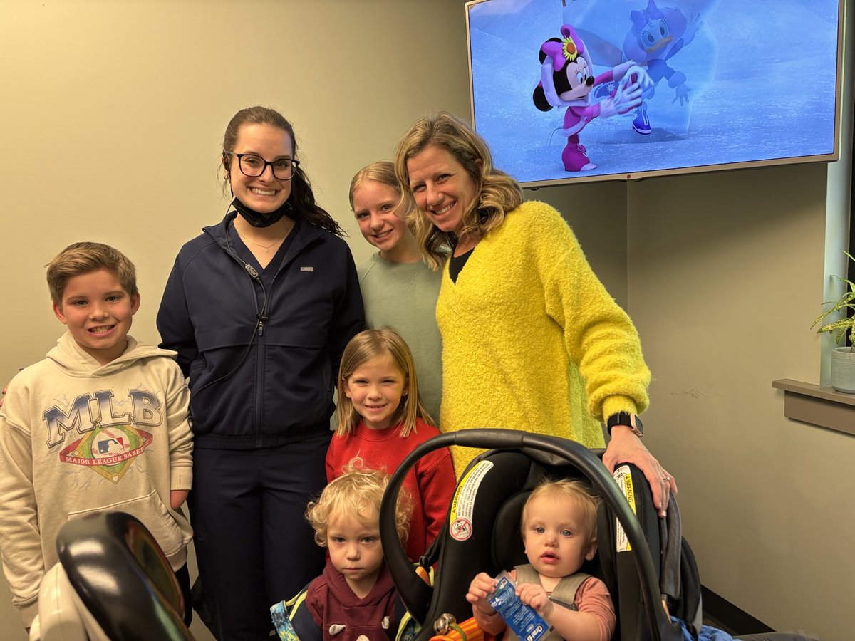 Pretty neat going to the dentist and seeing a former student and amazing human 😍🤗👏 We are proud of you, Kenna!