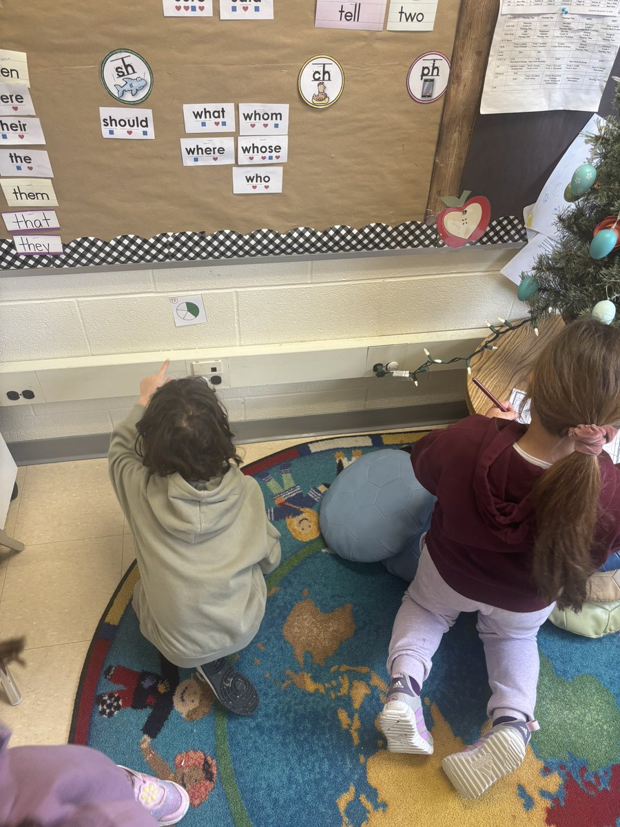 mscortinaa's tweet image. Today our math mission took us on a fraction adventure! 🕵️♀️ Students explored both our and @moretti_ms classroom to find and identify fractions 🙌 #MathHunt #FractionFun