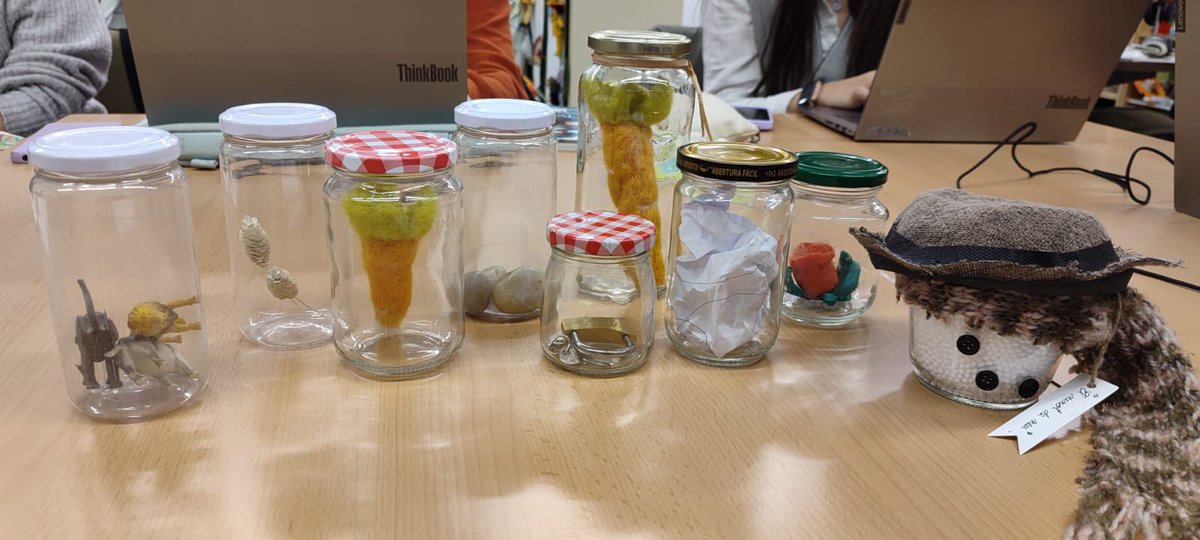 se_selva2's tweet image. Avui al seminari de #BE de la #selva2 hem fet un recull de les coleccions de llibres que hi ha a les diferentes escoles  per poder fer préstec interescolar. A continuació hem treballat els albums il.lustrats imprescindibles per crear una maleta #recurs pel proper curs! #seminari