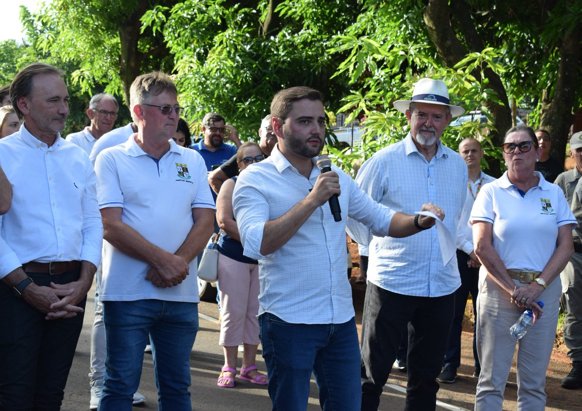Clecioruver's tweet image. Guia Crissiumal - Vice-Governador do RS Gabriel Souza esteve em Crissiumal para inauguração da pavimentação asfáltica da Rua Piratini guiacrissiumal.com.br/noticias/26-03…