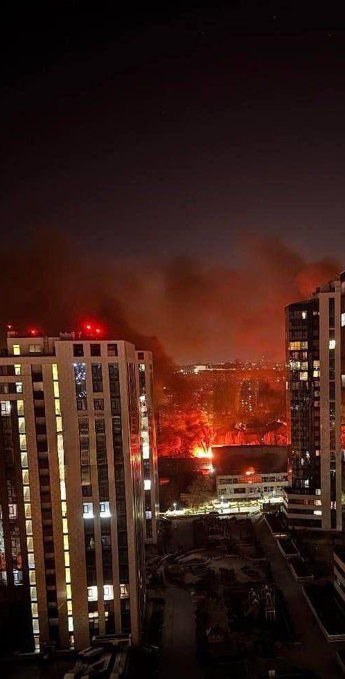 markito0171's tweet image. 🇺🇦#Dnipro city attacked by 🇷🇺 drone swarm
