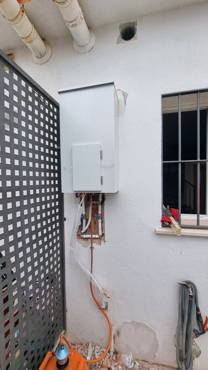 albalobato's tweet photo. Ser propietaria y dar pasitos de hormiga para poner la casa en condiciones porque no tienes tiempo pa na, that's me. Pero me estoy convirtiendo en una manitas por obligación que flipais. https://t.co/ww4hPDbd0Q