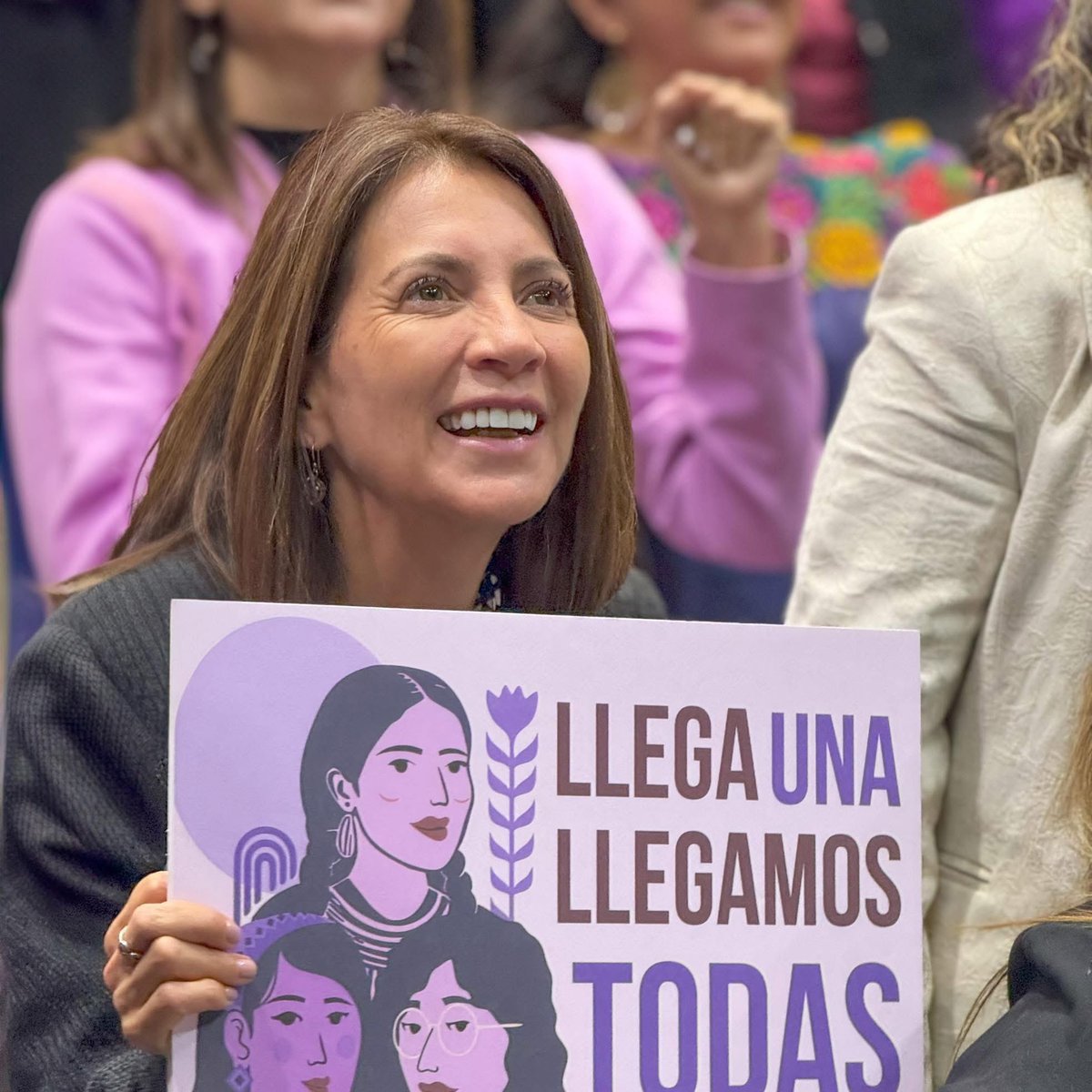 AlbaValdezA's tweet photo. NO OLVIDAR! 
Estás son las diputadas federales por Veracruz que solaparon a Cuauhtémoc Blanco.

Margarita Corro Mendoza distrito 17  
Ana Miriam Ferraez distrito 10  
Rosa María Hernández Espejo distrito 12 
Jessica Ramirez Cisneros. Distrito 14 
Kenia Muñiz Cabrera Plurinominal https://t.co/0pmRiOTzxk