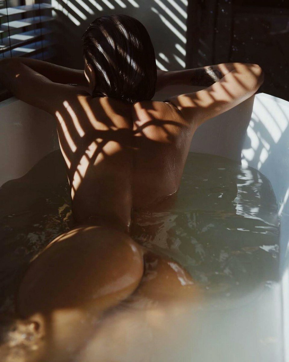 StLuna25594's tweet photo. Holy water 💧��️
#divine https://t.co/4uWVQ6cptm