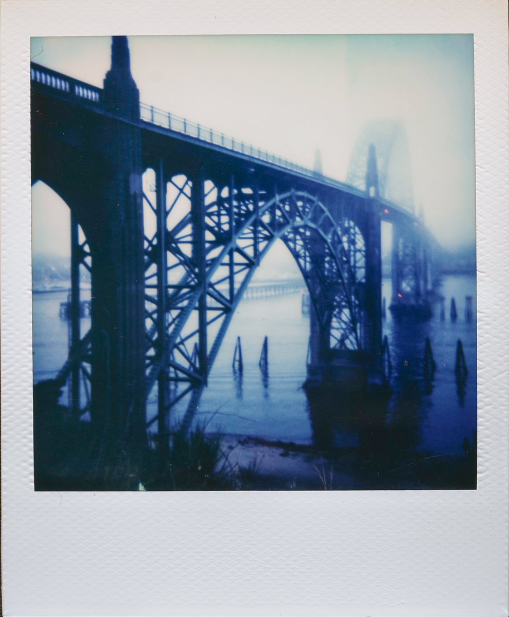 moment_theory's tweet image. yaquina bay bridge
newport oregon 
—
july 31s 2024
—
shot on polaroid onestep autofocus