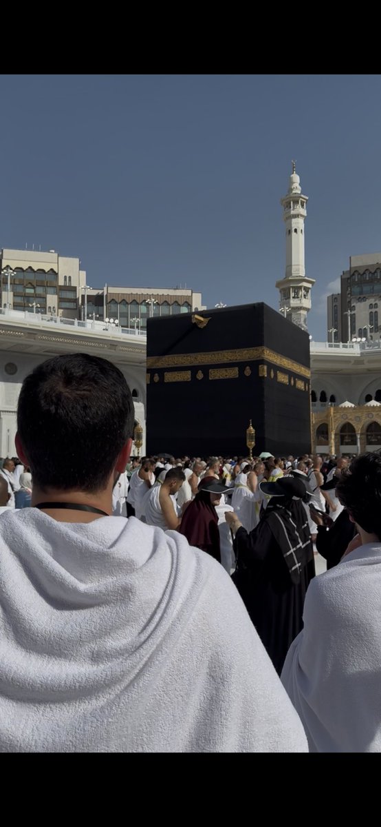 Ya Rabbim Kadir gecesinin İslam Alemine hayırlar getirmesini nasip et.Peygamber efendimizin şefaatine ulaştır.Tüm geçmişlerimize Rahmet et.Evlatlarımıza bu gece hürmetine başarı,sağlık mutluluk ve senin yolundan gitmeyi nasip et ve ülkemizi milletimizi koru.Gecemizi mübarek kıl..