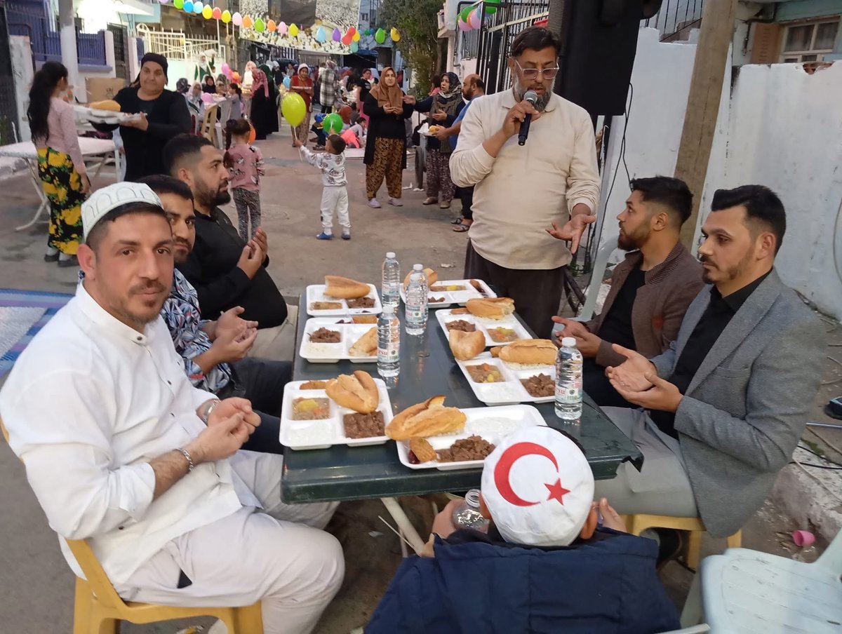“Ramazan 🌙 Paylaştıkça Güzeldir.”

📍Bugün İzmir Buca ilçesine bağlı Gediz Göksu semtinde iftar ve Mübarek Kadir gecesi programı düzenledik. 

Cenab’ı hak birliğimizi daim eylesin. Amin 

<a href="/BucaKaymakamlk/">Buca Kaymakamlığı</a>