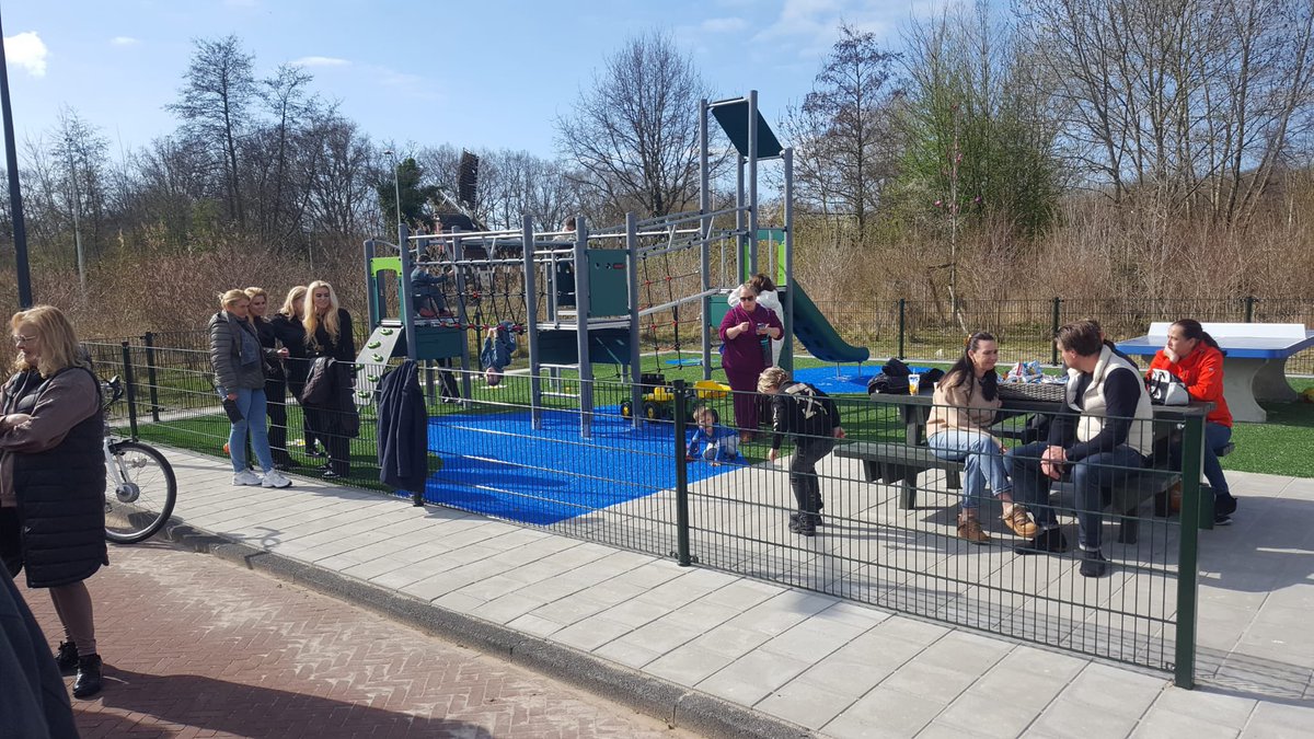 Vandaag bij de opening van de speelplek op het TVP geweest. Bewoners zijn tevreden! Niet alleen een speelplek voor kinderen, maar ook een ontmoetingsplek. Een SP-verkiezingsbelofte waargemaakt💪🏽