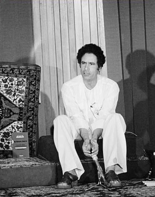 القائد الذي حفر اسمه في صفحات التاريخ، غاب عن المشهد لكن صوته لا يزال يتردد في أذهان من عاشوا زمنه.