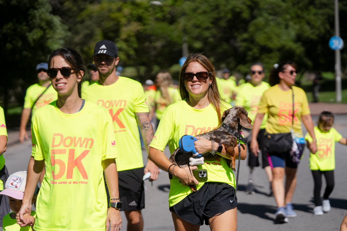 AsocDownUY's tweet photo. ¡Guau! Ellos también se ponen la camiseta 🐶
Este 29 de marzo vení con tu mascota a la Down 5k.
Les recordamos que ya están habilitadas las inscripciones en todos los Abitab del país y por Redtickets.
#Down5k #CadaUnoASuRitmo https://t.co/cLsJJPLgSC