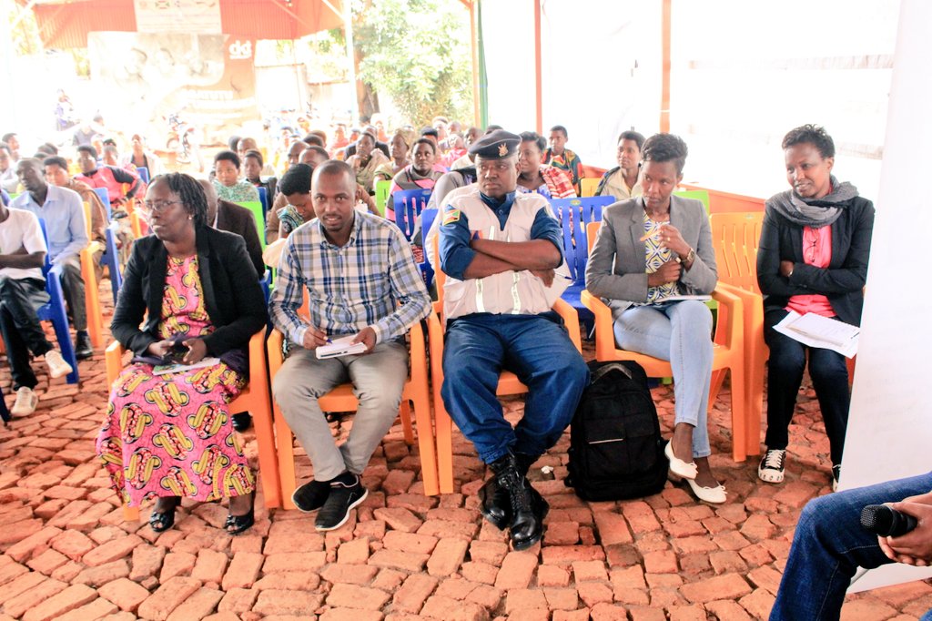 PButanyerera's tweet photo. Dans le cadre de célébrer la Journée Internationale de la Femme,@SFBLSP_BURUNDI en collaboration avec @AlfajiriWeT et DKT, a organisé ce 19/03, une session d'échange &amp; débat sur la SDSR. Thème: "Femme, pilier du développement, soutenons-la pour l'atteinte de la vision 2040-2060". https://t.co/pf4rYbb7wK