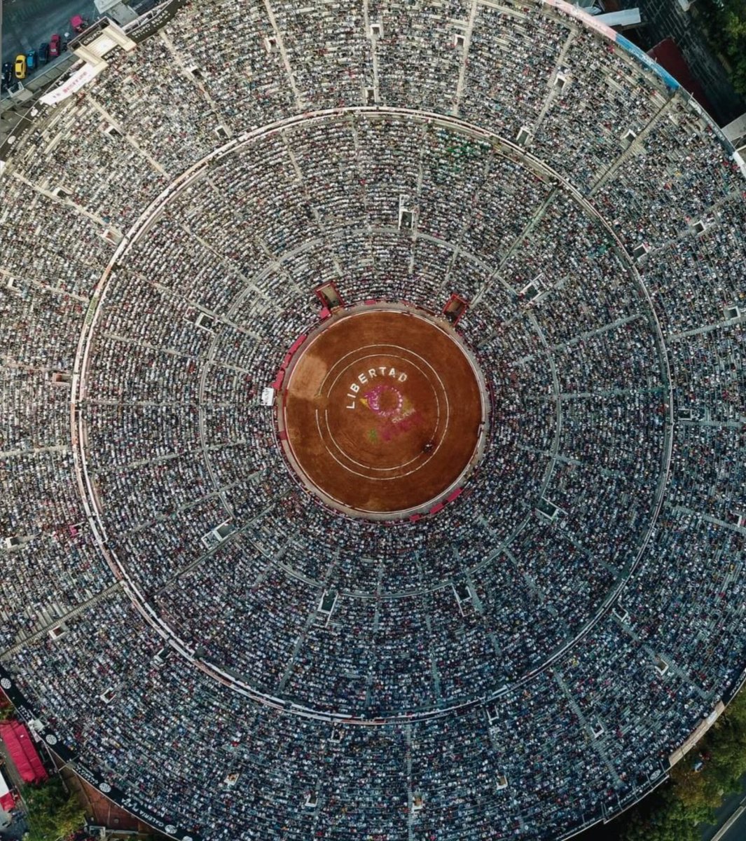 No está la vida para dejar sin empleos a la gente,  no está la situación anímica del país para de un plumazo intentar borrar su historia y tradiciones por hacer caso a unos cuantos doble moral... ¡Volveremos  más fuertes! ¡Al tiempo! <a href="/ClaraBrugadaM/">Clara Brugada Molina</a> <a href="/Claudiashein/">Claudia Sheinbaum Pardo</a>