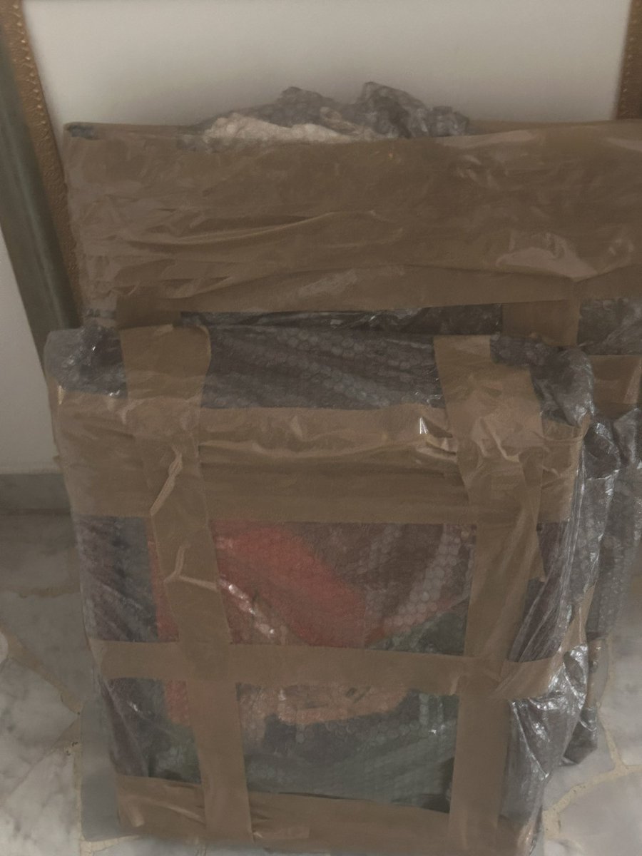 Sabato festeggio la primavera con il trasloco dopo tre anni Lascio via Meloria, qui a Milano. Questa via mi ha accolto come un piccolo paese dove tutti si conoscono e si salutano, dove i portinai sono come dei guardiani e dove  il caos; i rumori della città sono solo ai margini,