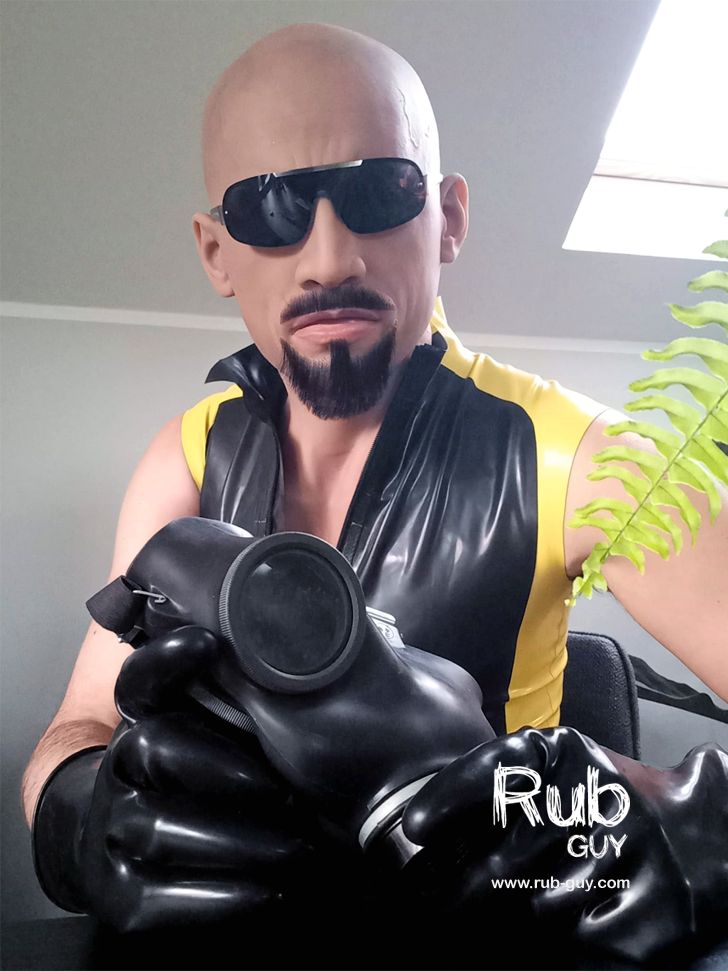 I got fake beard as a present from <a href="/WadersKummik/">Waders🇺🇦🇺🇦🇺🇦</a>  for my birthday. I love how well it goes with my #siliconemask from <a href="/Smitizen/">SMITIZEN</a>.