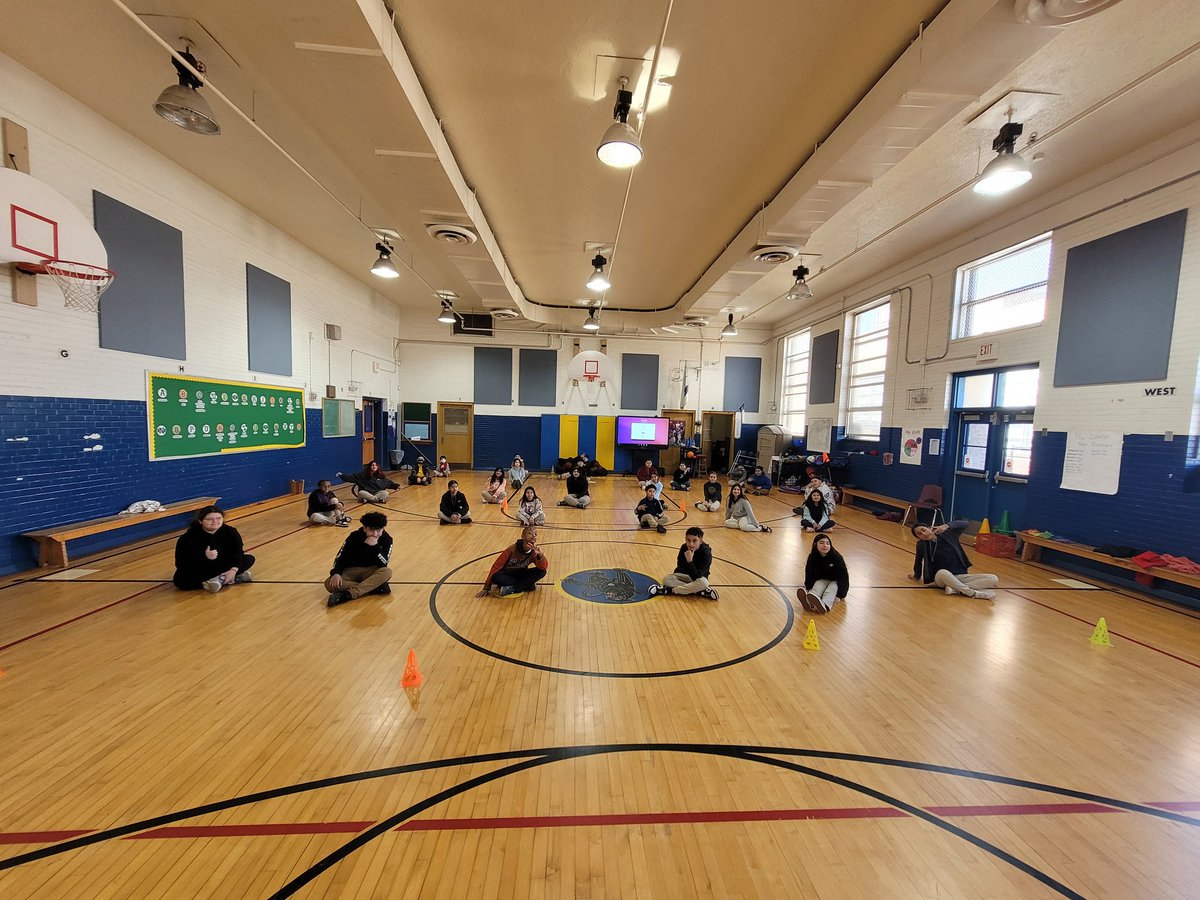 DallasPAL's tweet photo. Day 2 of #PALHoops at @urbanparkes was amazing! Students explored the meaning of respect and learned the basics of the give and go in basketball. Great work today, everyone! https://t.co/W8i5ecm3lg