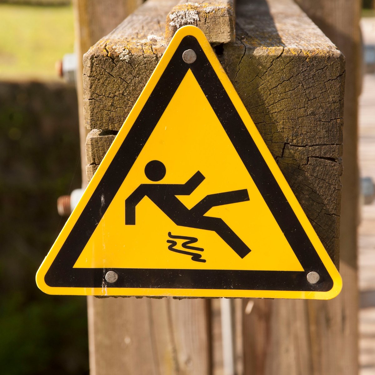 Not sure how to handle a workplace injury? Follow these steps:
1. Investigate the incident
2. Take the injured employee to an occupational medicine facility.
3. Report the injury
We specialize in workplace injuries, let us help you navigate the process quickly.