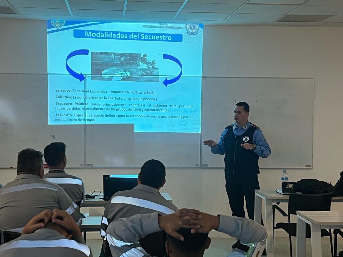 dpi_honduras's tweet photo. Especialistas de la DPI, brindan charla de #Prevención contra el #DelitoDeSecuestro, por parte de miembros de la Unidad Nacional Antisecuestro. En las instalaciones de la ENEE donde participó la Unidad Técnica de Control de Distribución (UTCD-ENEE) de la Ciudad de #SanPedroSula https://t.co/Jzkz4gEBiD