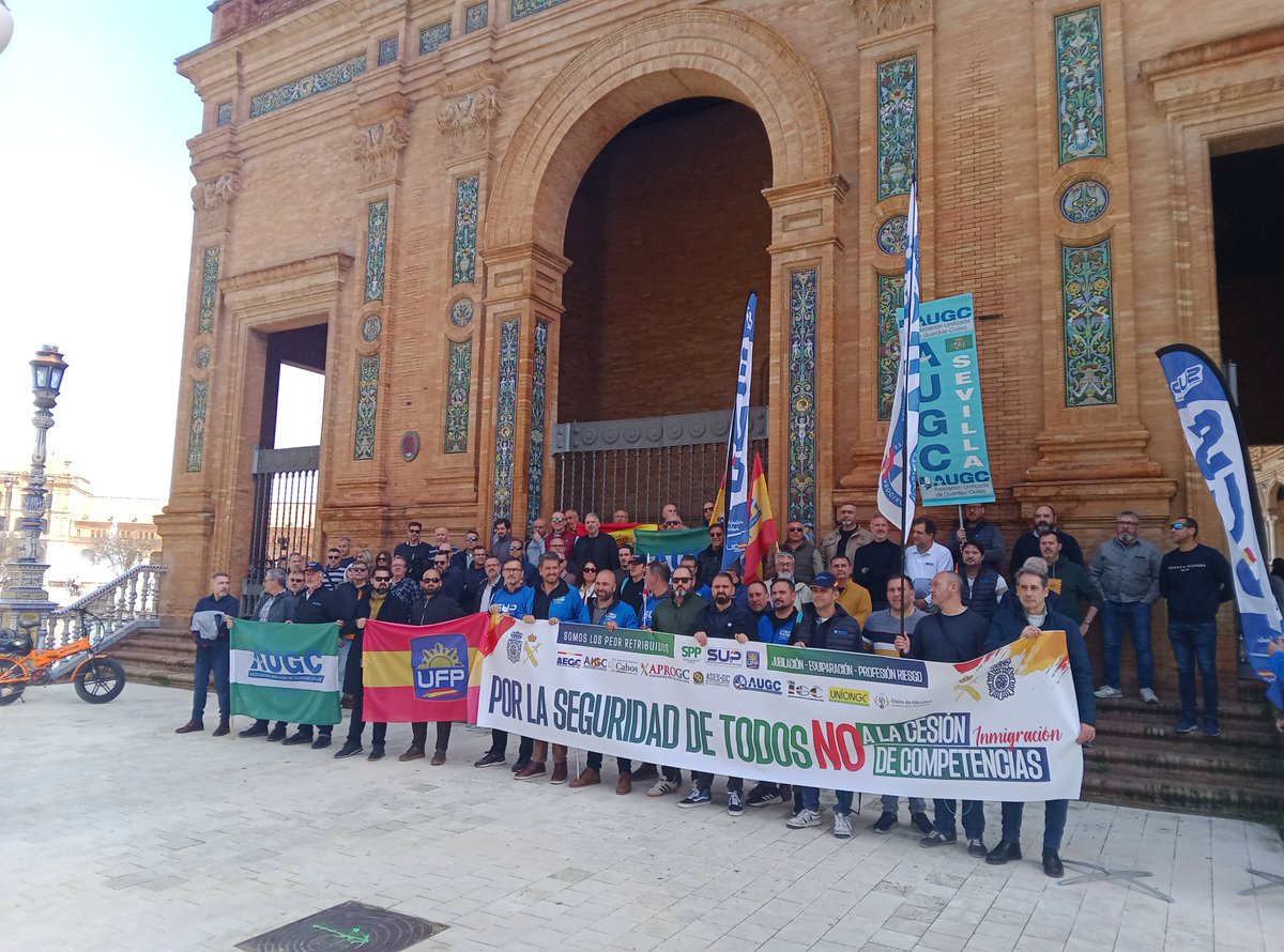 aempjperitos's tweet photo. #SomosProfesionales
#EquiparacionSalarialYA 
#JubilacionDignaYA 
#NadieSeDejaAtras
#JusticiaSinDerechos
#OposicionesClaras
#PeritosJudicialesLEXNET
#DesfibriladorSalvanVidas
#PensionesDignas

NUNCA NOS CALLARAN 
Por ellos, por los que se nos fueron 

https://t.co/R1B9uBxNPm https://t.co/3PyyeYgJ1N