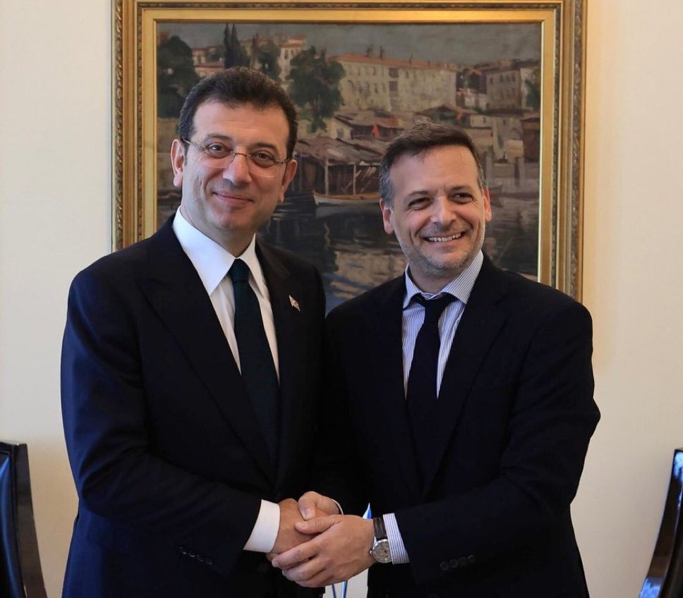 Atina Belediye Başkanı Haris Doukas: 

"Ekrem arkadaş, biz yanındayız."