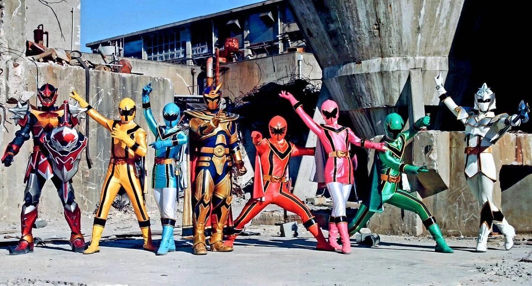 screenrant's tweet photo. A #PowerRangers live-action series is in the works at Disney Plus. 

Source: The Wrap https://t.co/C2Wnr4dUVN